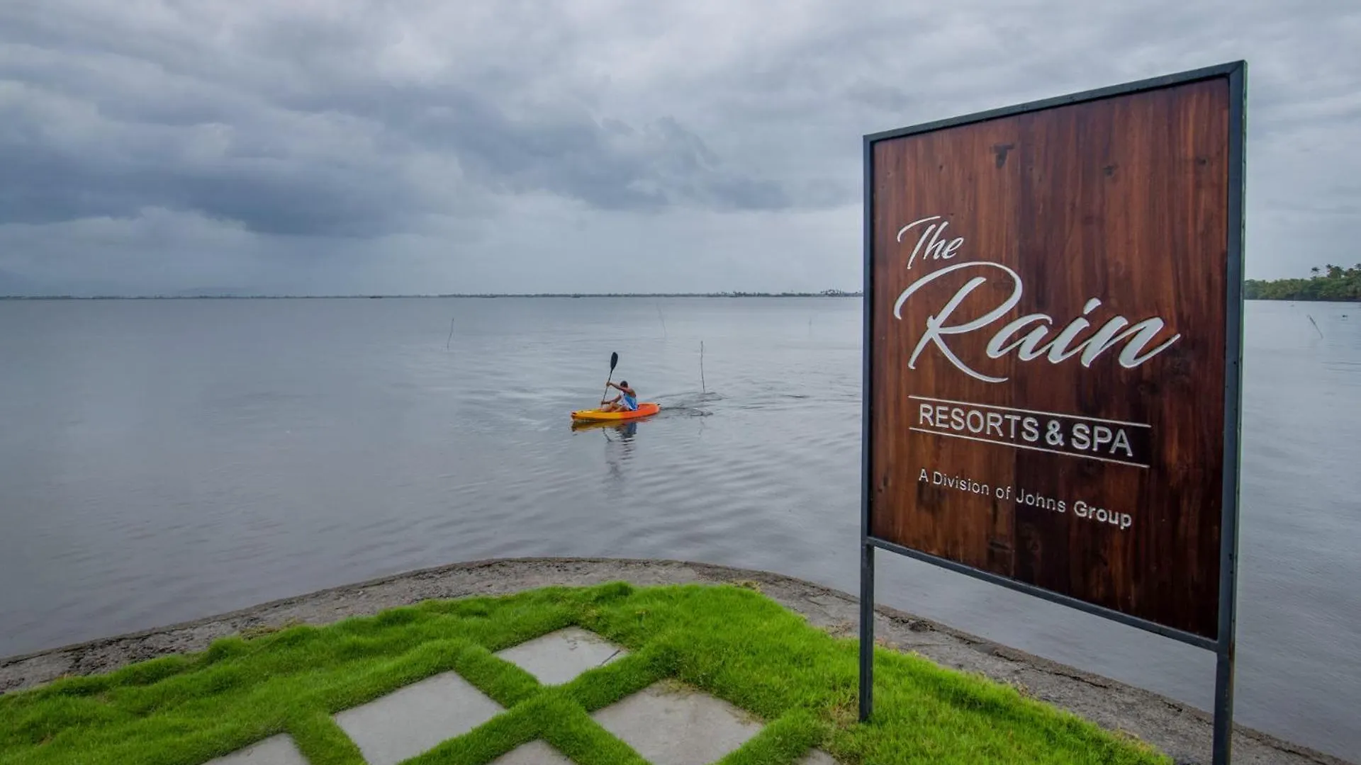 Resort Stayvista At The Rain - River Villa With Infinity Pool Alappuzha