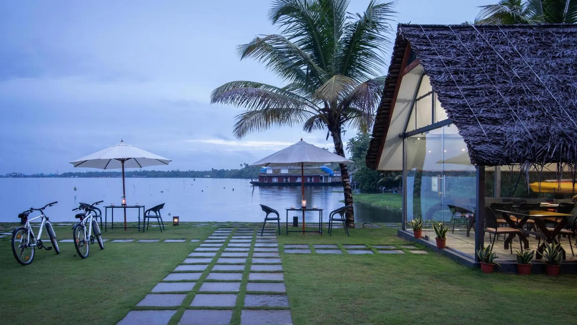 Stayvista At The Rain - River Villa With Infinity Pool Alappuzha 4*,