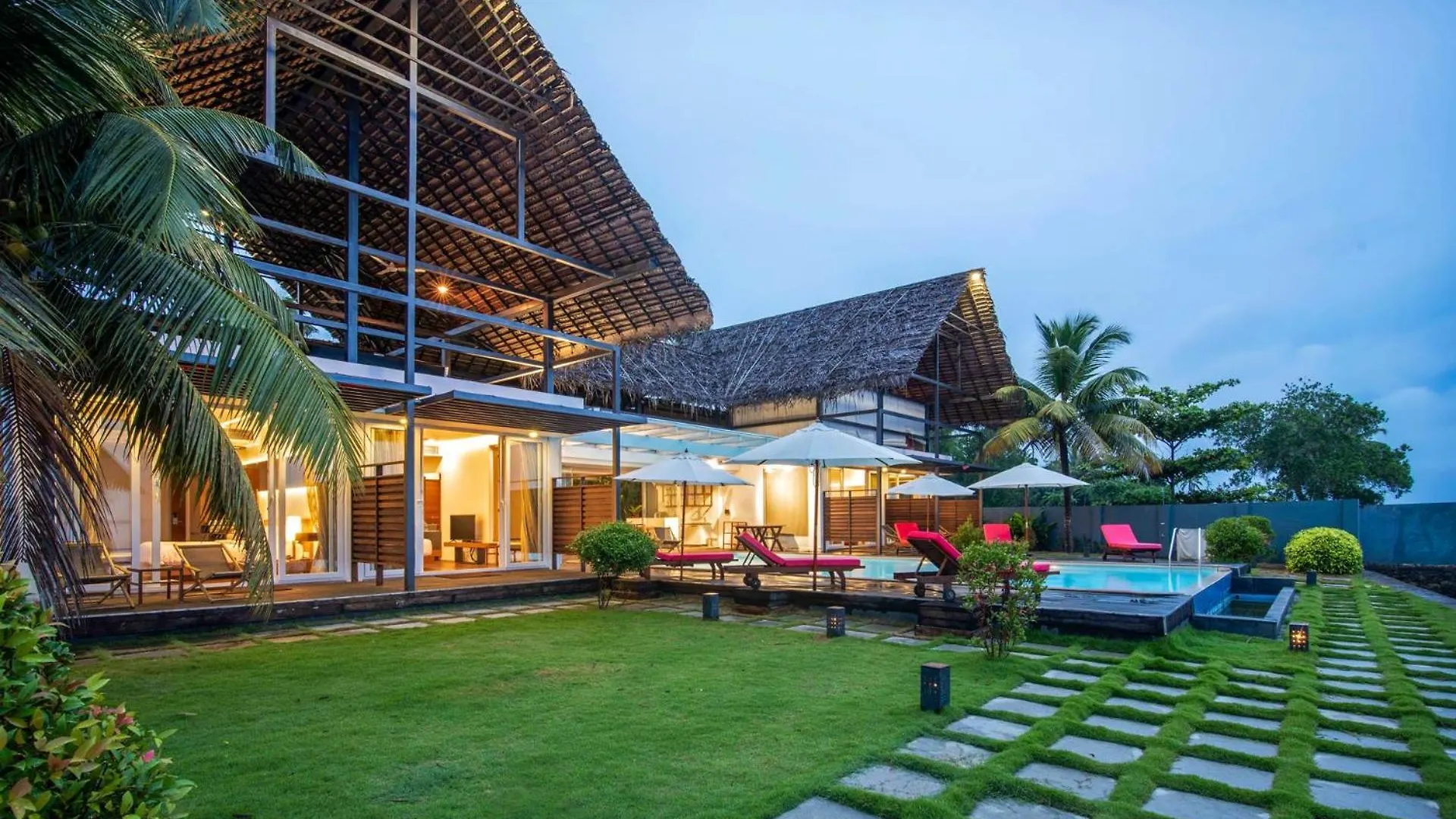Resort Stayvista At The Rain - River Villa With Infinity Pool Alappuzha